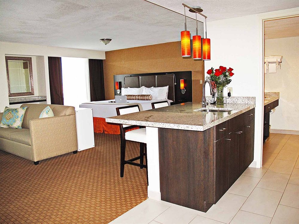Holiday Inn Miami International Airport By Ihg Miami Springs Exteriör bild